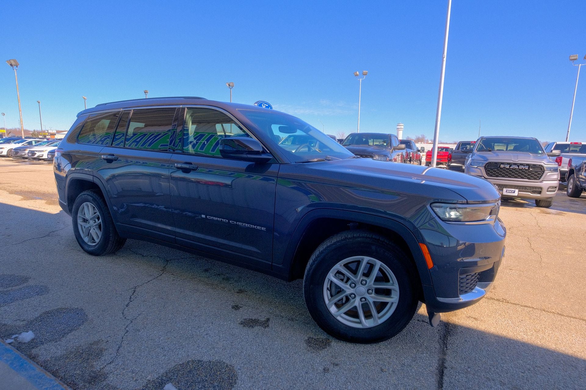 2024 Jeep Grand Cherokee L Laredo 4x4