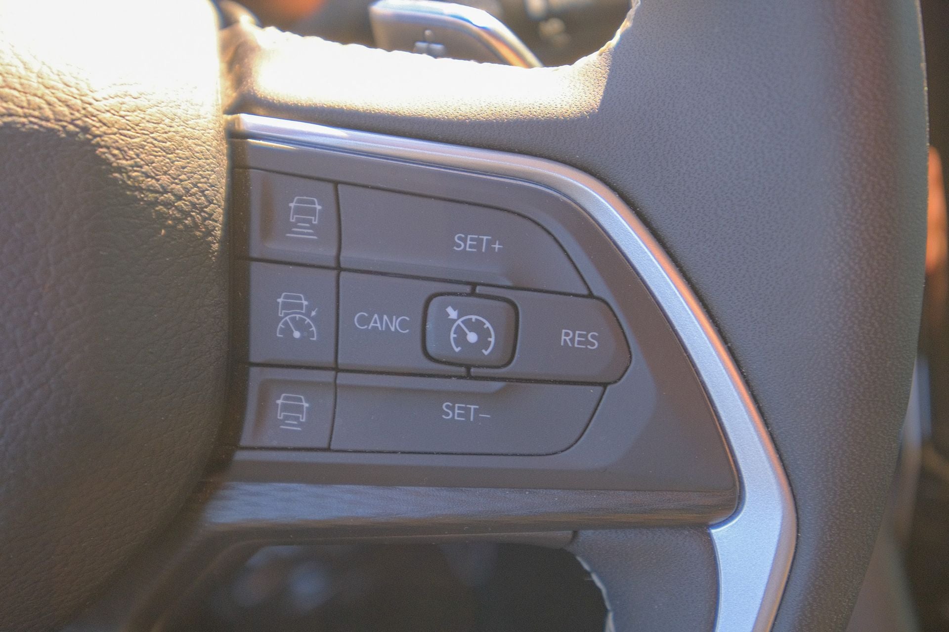 2024 Jeep Grand Cherokee L Laredo 4x4