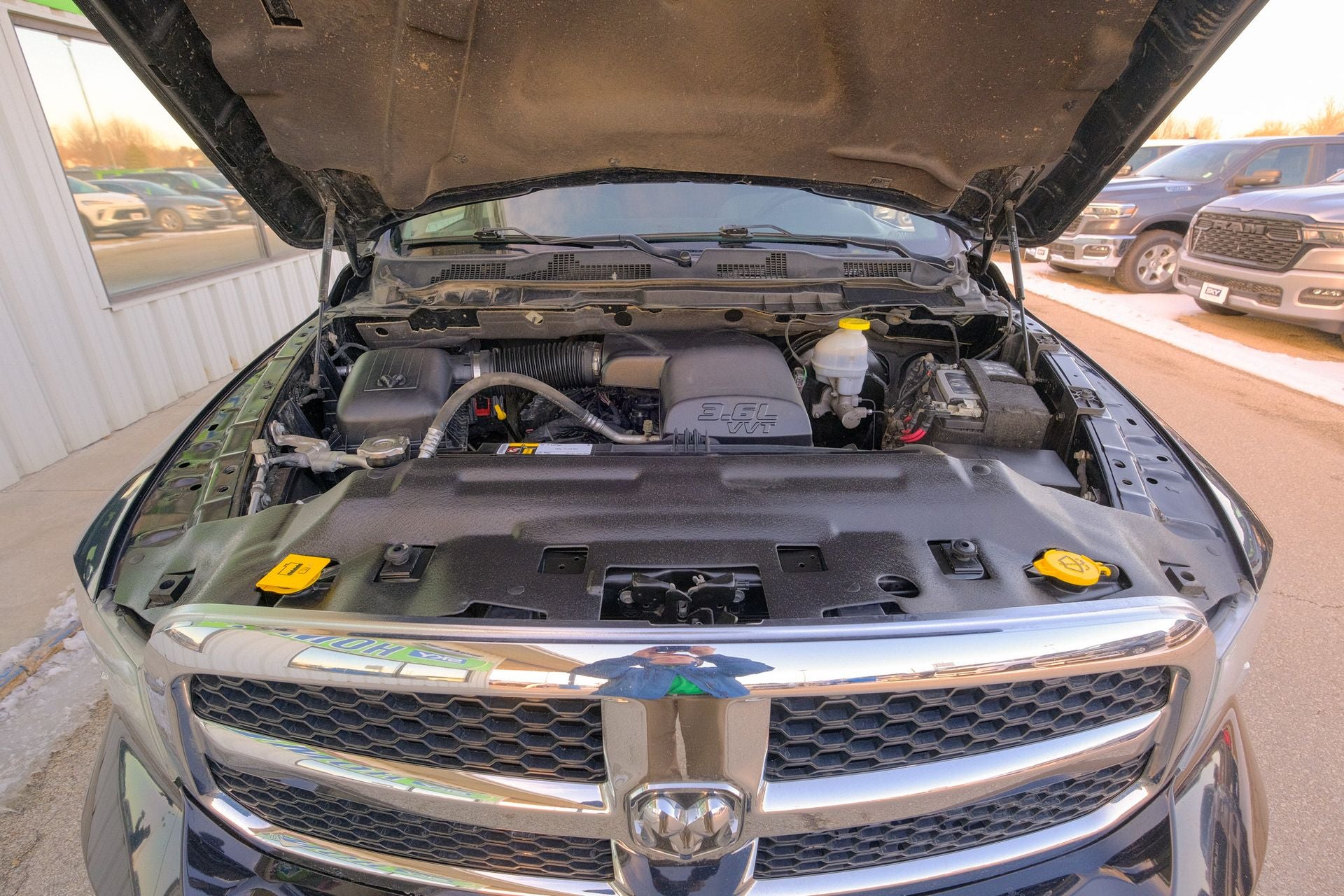 2023 RAM 1500 Classic SLT Crew Cab 4x4 5'7' Box