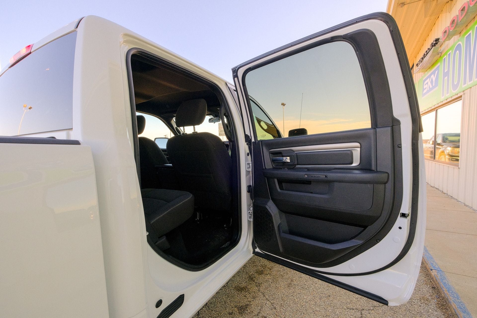 2024 RAM 1500 Classic Warlock Crew Cab 4x4 5'7' Box