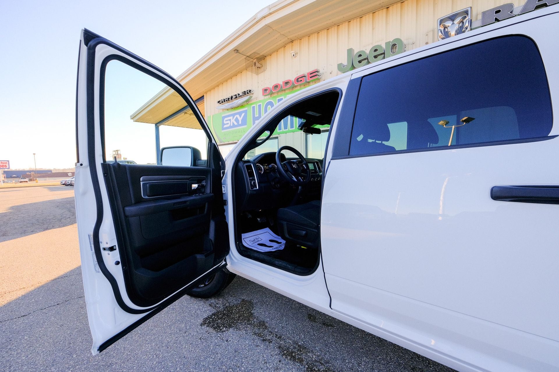 2024 RAM 1500 Classic Warlock Crew Cab 4x4 5'7' Box