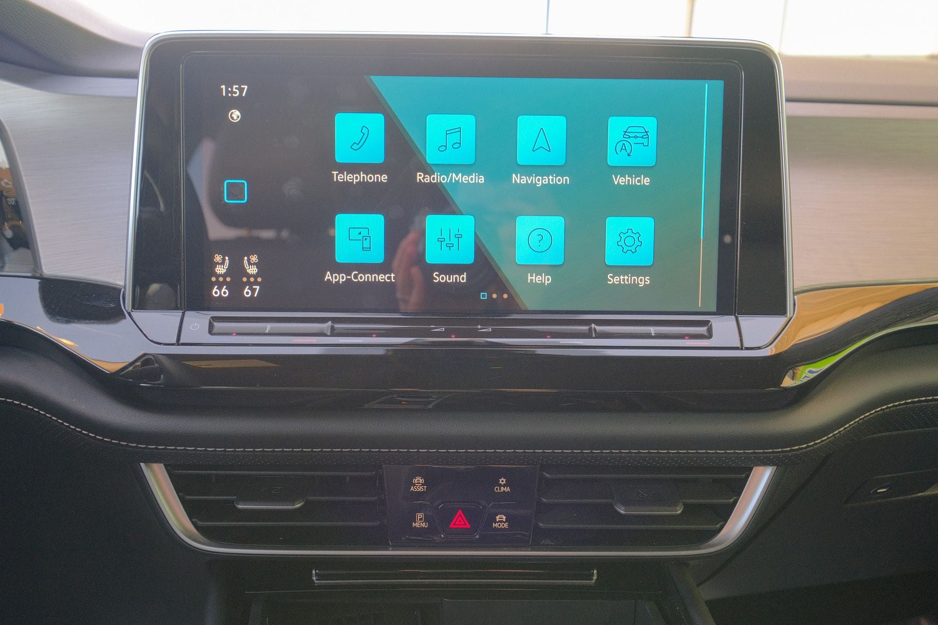 2025 Volkswagen Atlas Cross Sport 2.0T SE w/Technology