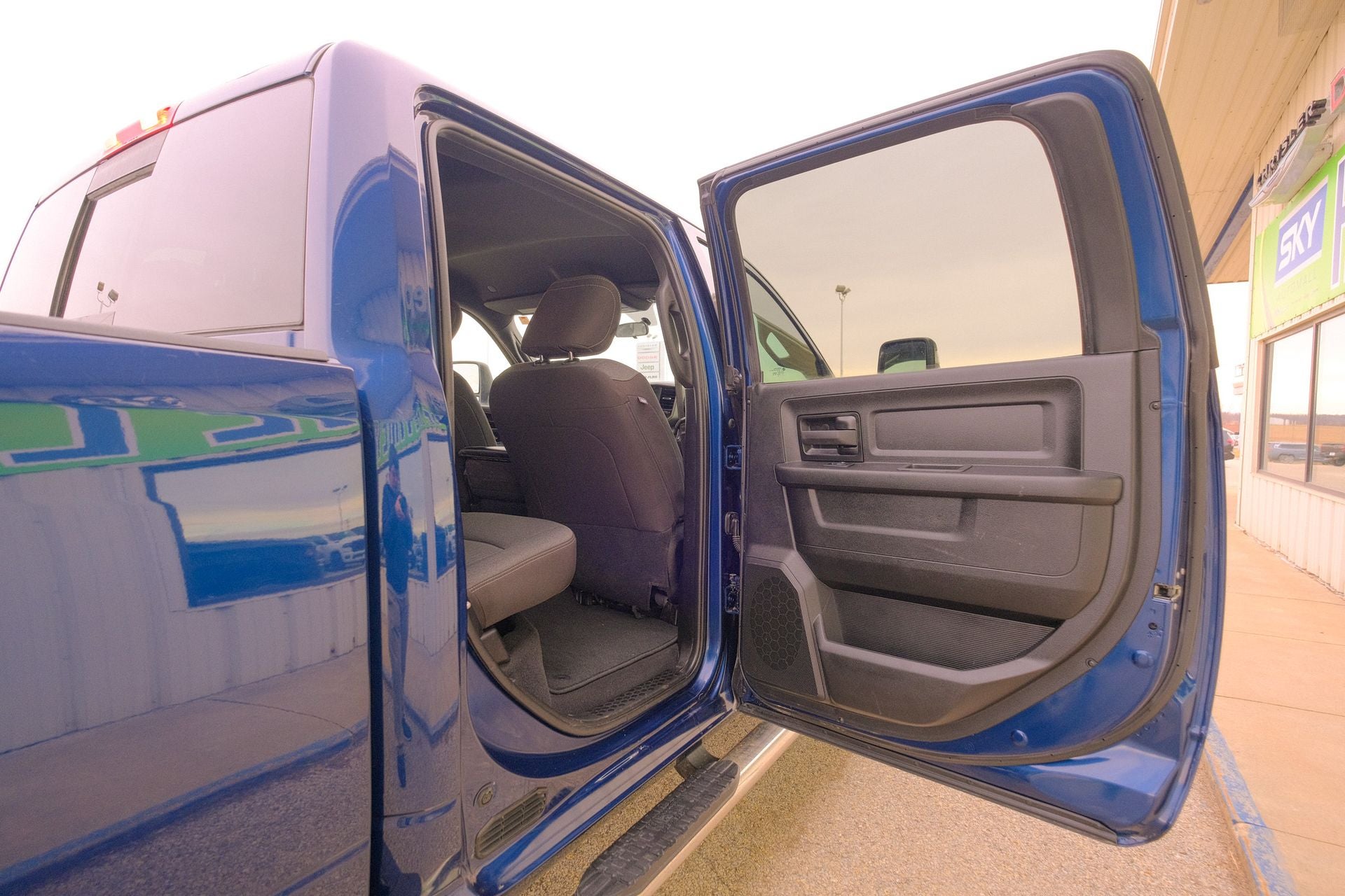 2024 RAM 3500 Tradesman Crew Cab 4x4 6'4' Box