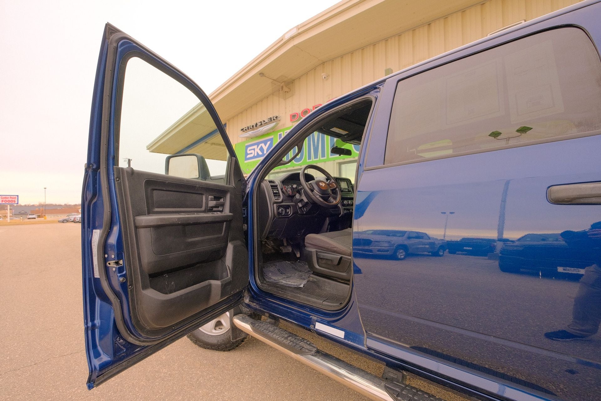 2024 RAM 3500 Tradesman Crew Cab 4x4 6'4' Box