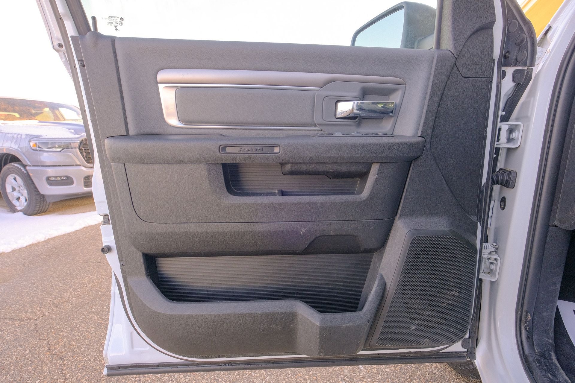 2023 RAM 1500 Classic SLT Crew Cab 4x4 5'7' Box