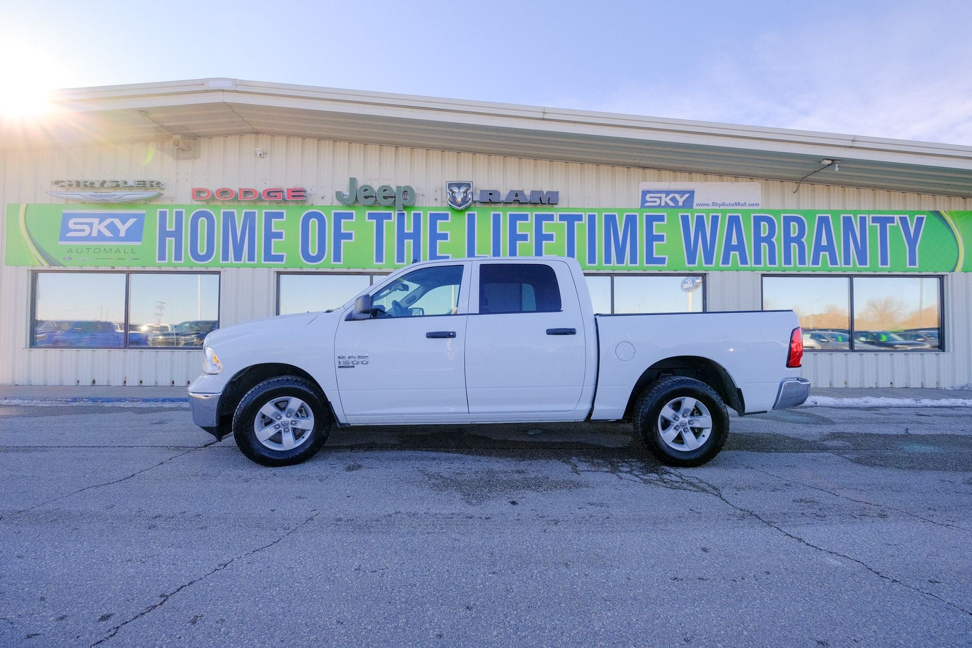 2023 RAM 1500 Classic SLT Crew Cab 4x4 5'7' Box