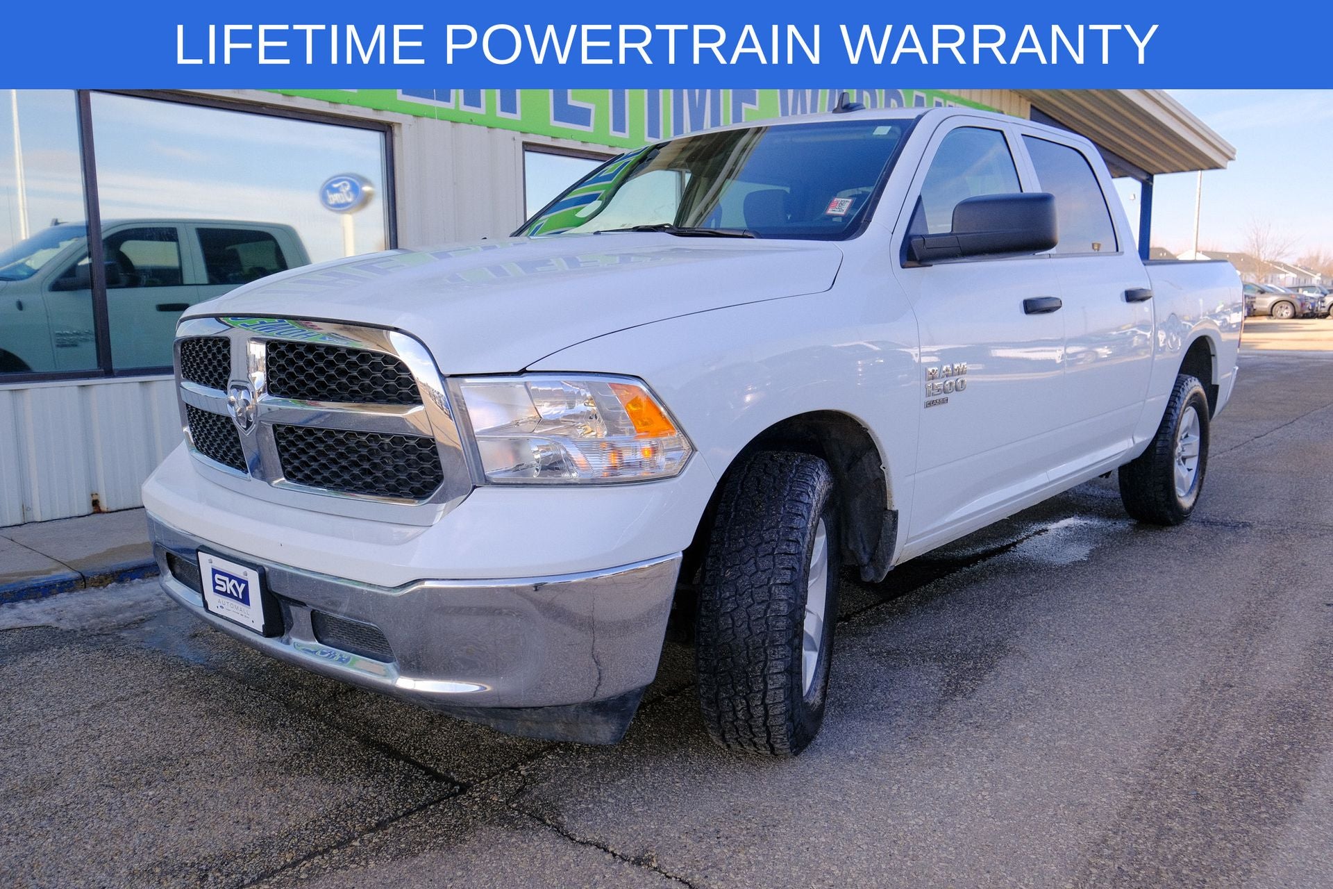 2023 RAM 1500 Classic SLT Crew Cab 4x4 5'7' Box