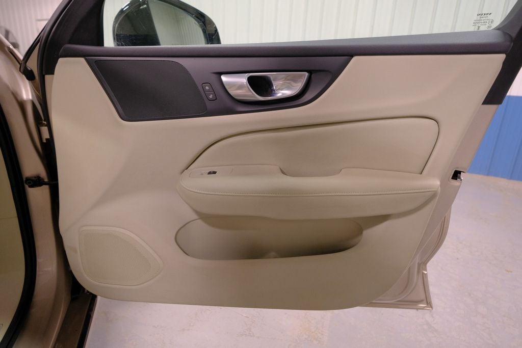 2024 Volvo S60 B5 Plus Dark Theme