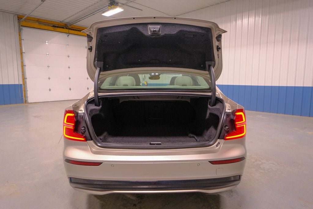 2024 Volvo S60 B5 Plus Dark Theme