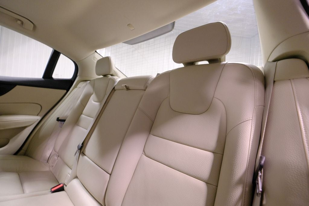 2024 Volvo S60 B5 Plus Dark Theme