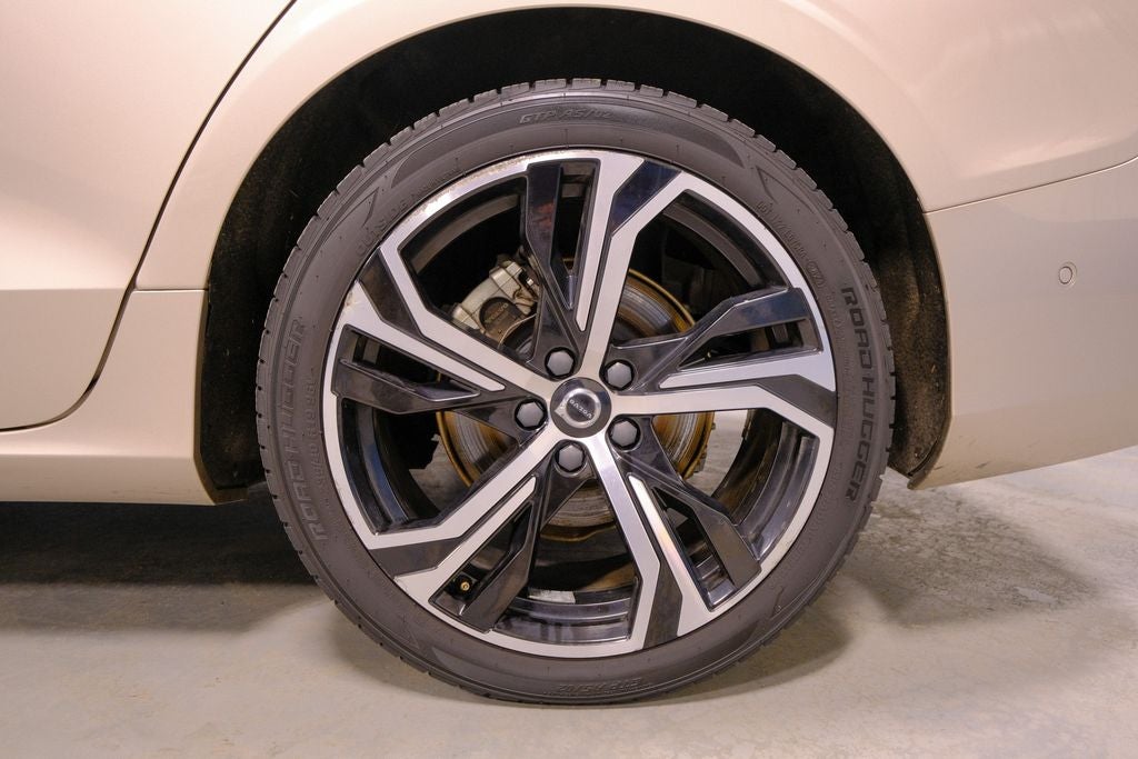 2024 Volvo S60 B5 Plus Dark Theme